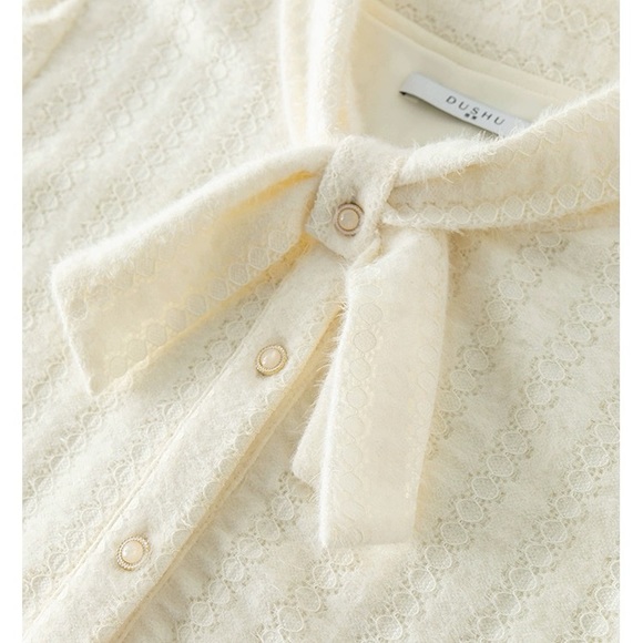 BNWT Lace Button Up Blouse with bow - Picture 5 of 6